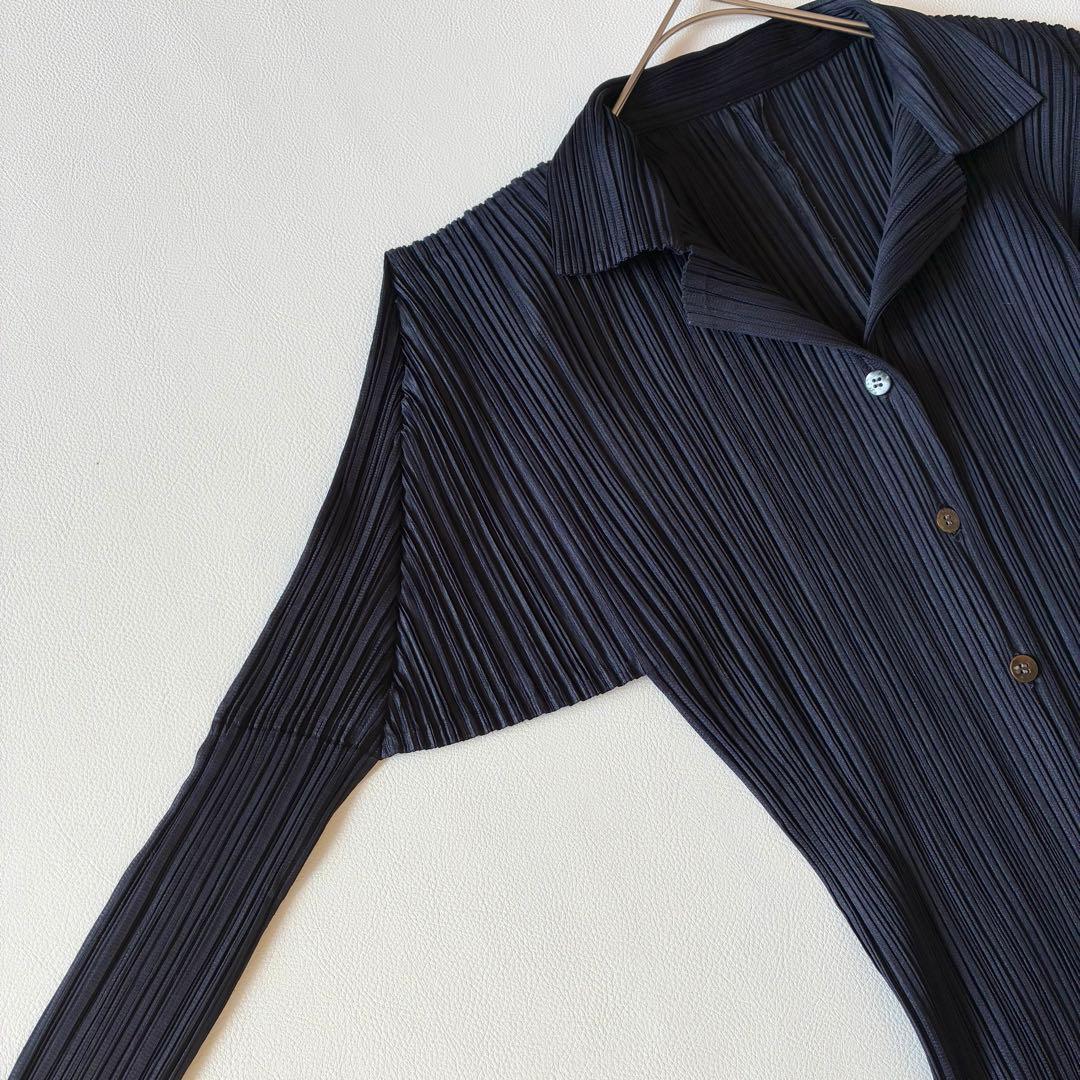 イッセイミヤケ　プリーツプリーズ　長袖シャツ　大きいサイズ４　伸縮　ネイビー