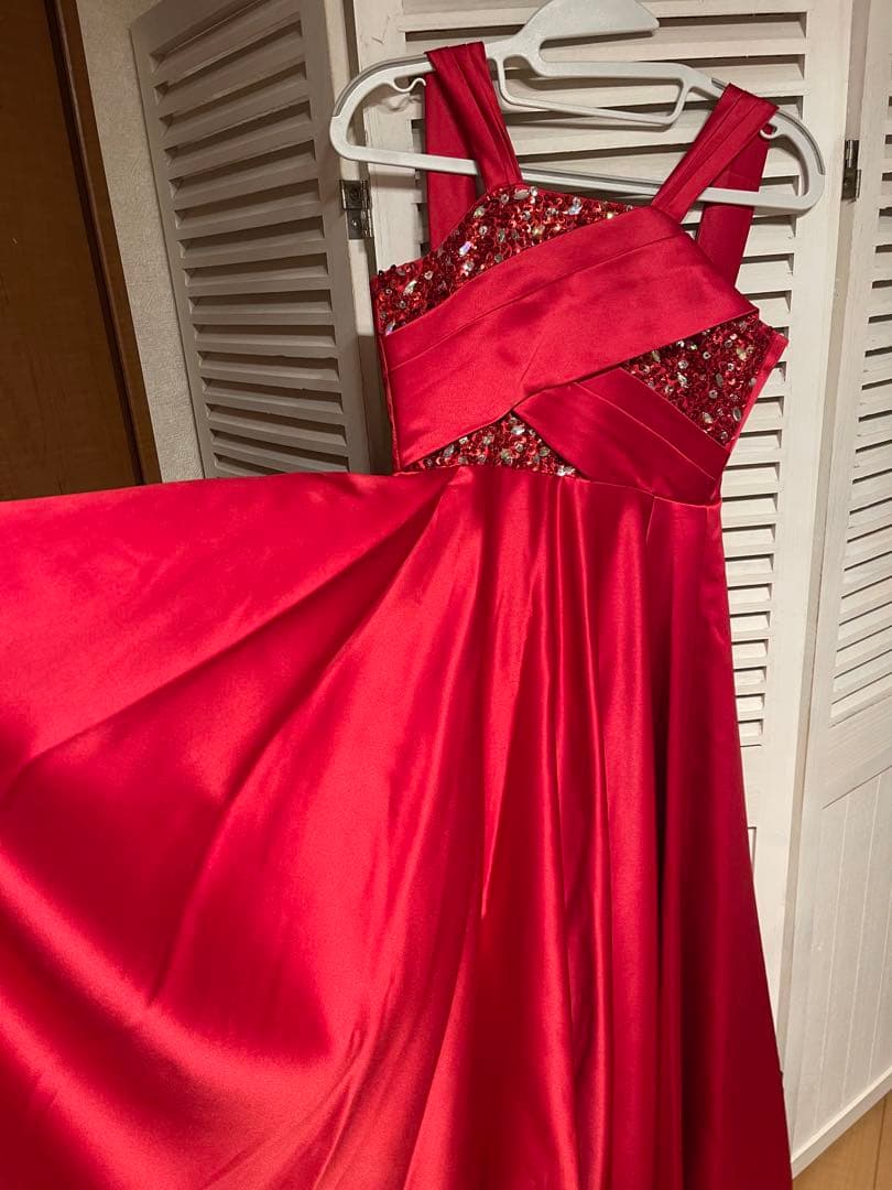 hy150センチ　ドレス　赤　赤のビーズ装飾ロングドレス