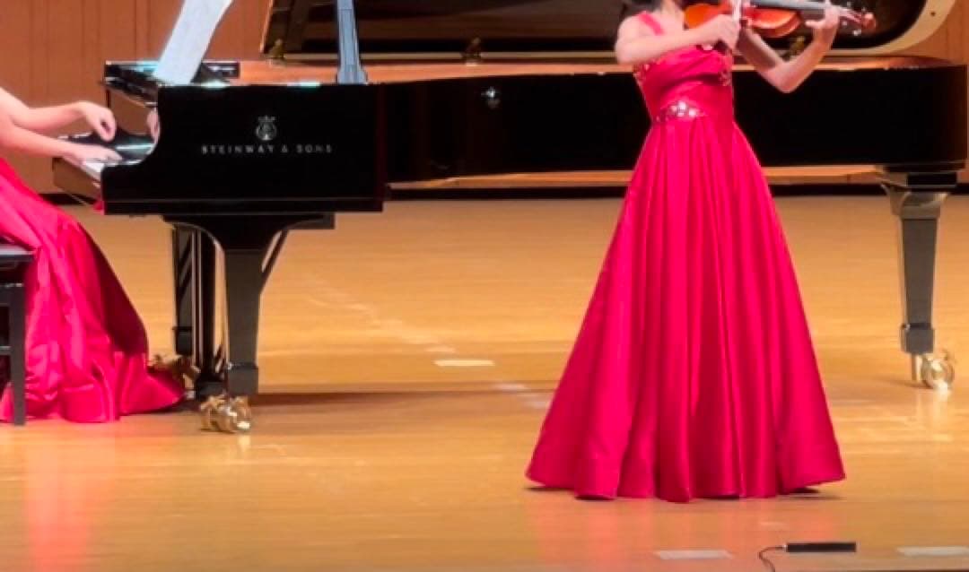 hy150センチ　ドレス　赤　赤のビーズ装飾ロングドレス