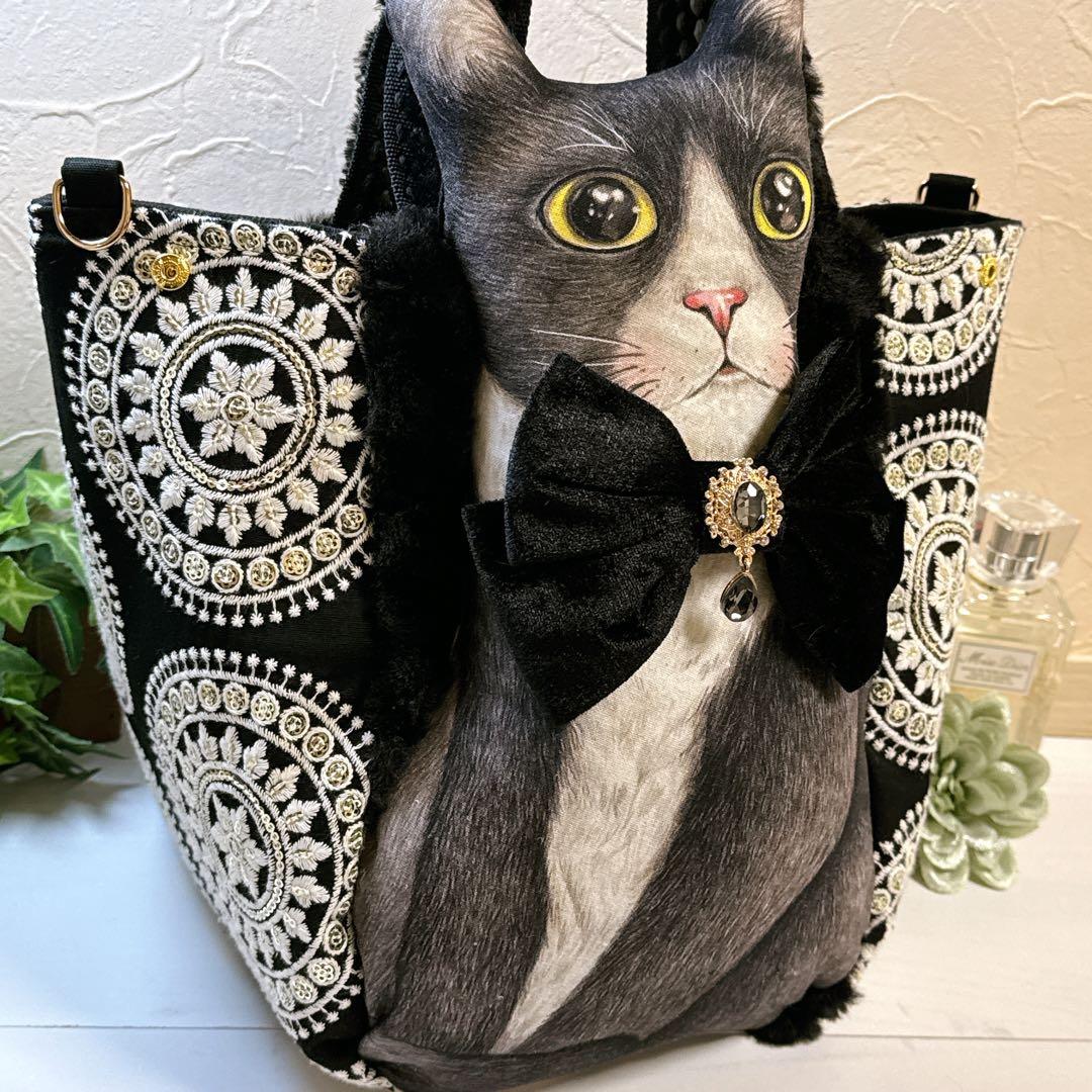 あ*き様 コヤンイサムチョン♡新作！インド刺繍ハチワレにゃんの形が変わる大容量ト