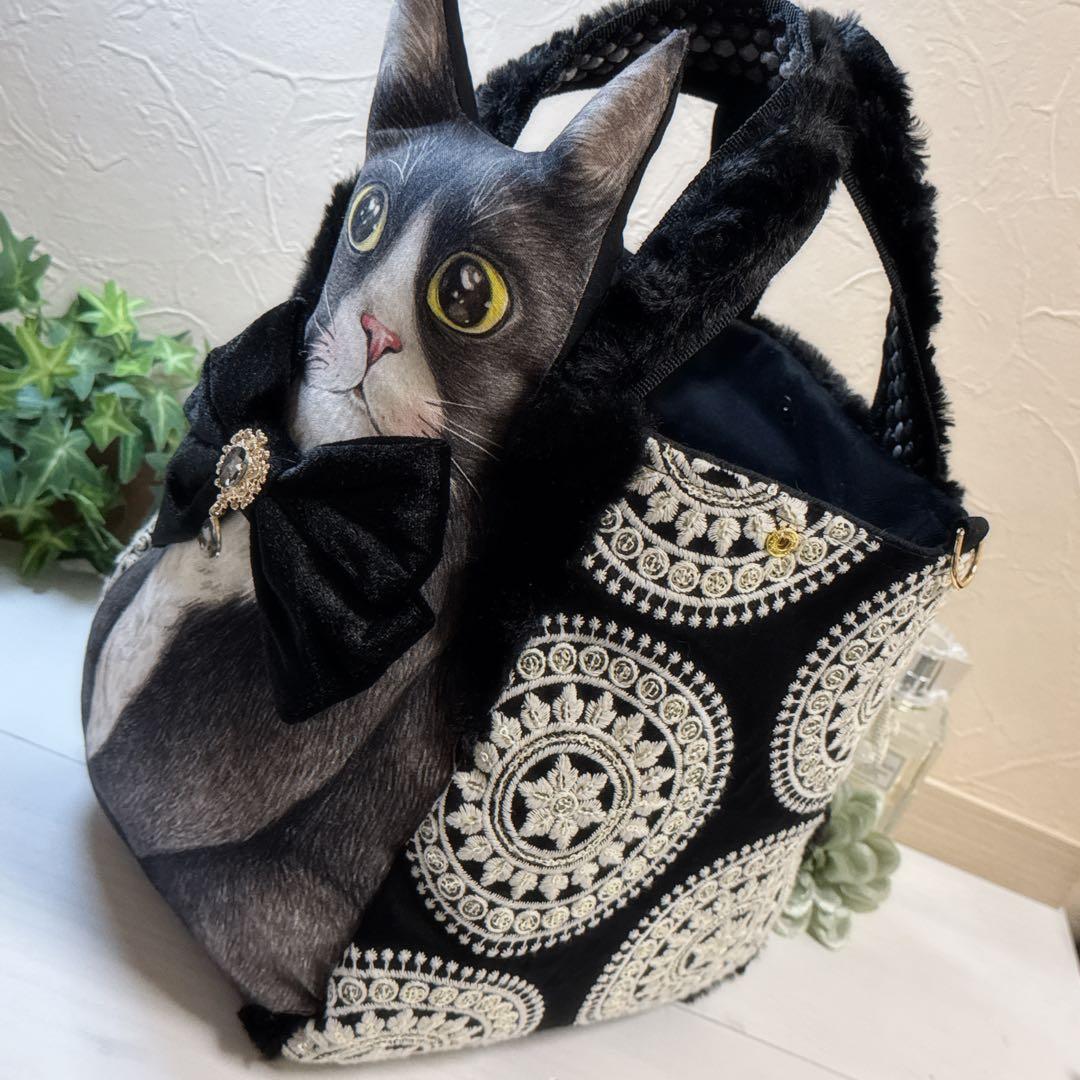 あ*き様 コヤンイサムチョン♡新作！インド刺繍ハチワレにゃんの形が変わる大容量ト