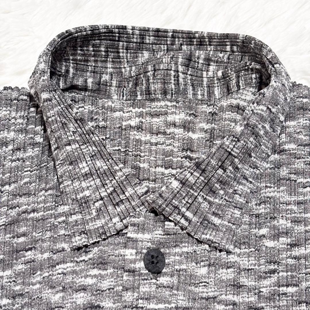 美品　プリーツプリーズ 　半袖　シャツ　ブラウス　襟　総柄　グレー　サイズ3