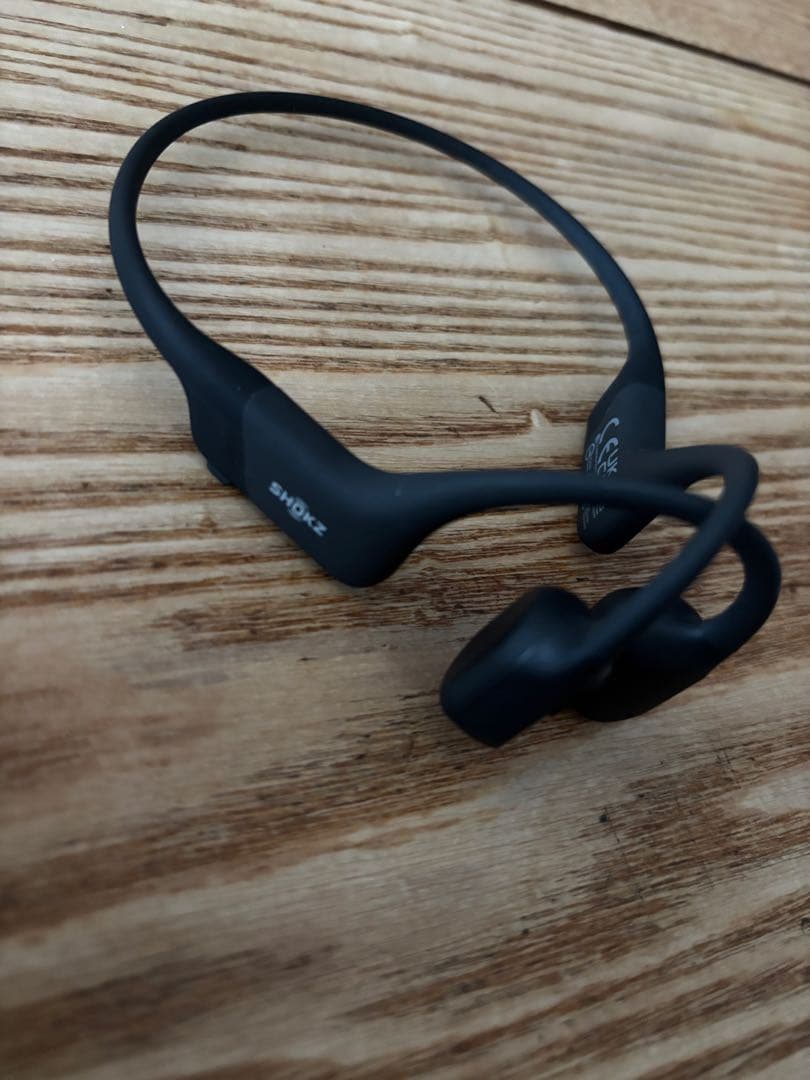 SHOKZ OPEN RUN 骨伝導イヤホン 本体と付属品