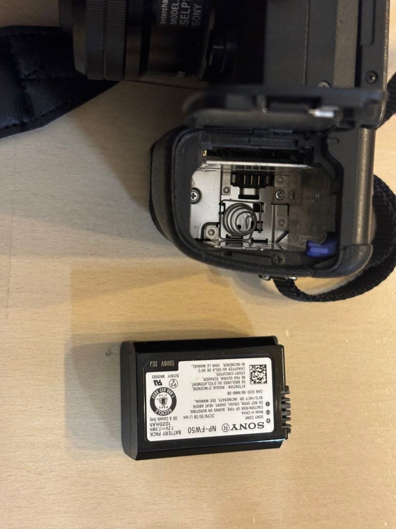 SONY α6400 ミラーレス一眼 本体+純正予備バッテリー