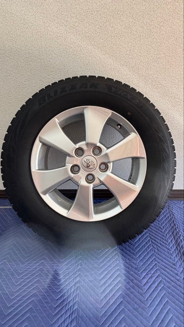 215 65 R16 VRX2 アルファード　スタッドレス