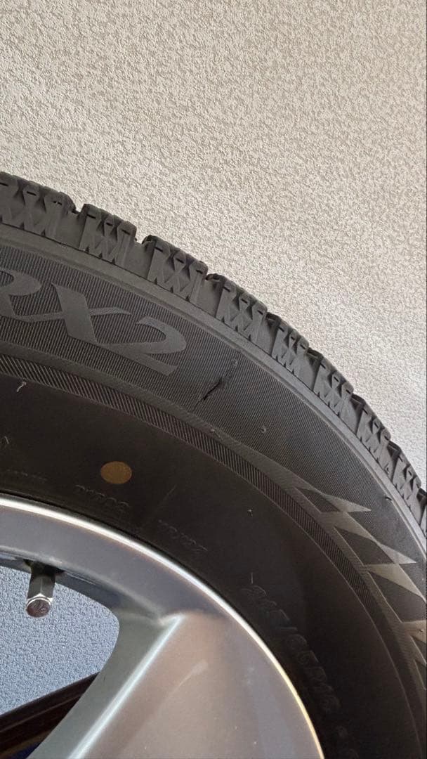 215 65 R16 VRX2 アルファード　スタッドレス