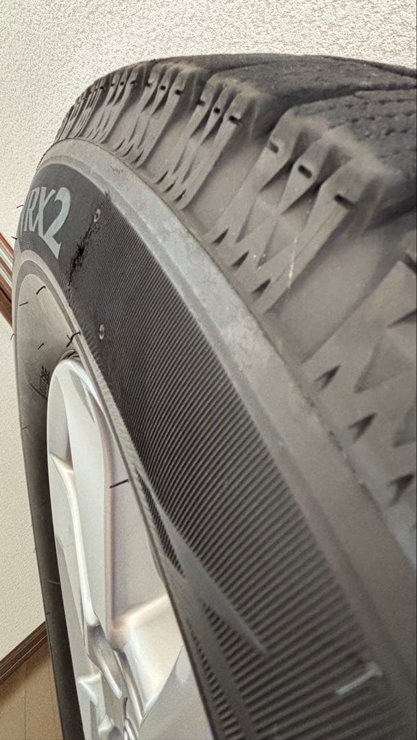 215 65 R16 VRX2 アルファード　スタッドレス