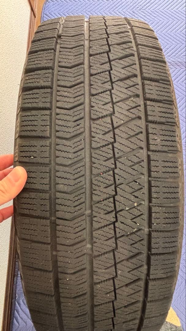 215 65 R16 VRX2 アルファード　スタッドレス