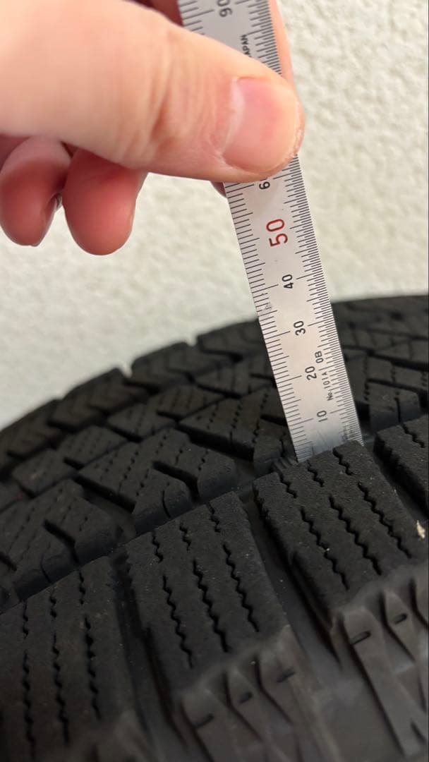 215 65 R16 VRX2 アルファード　スタッドレス