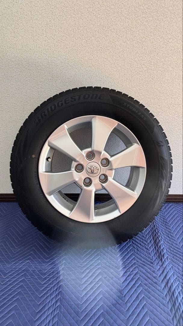 215 65 R16 VRX2 アルファード　スタッドレス