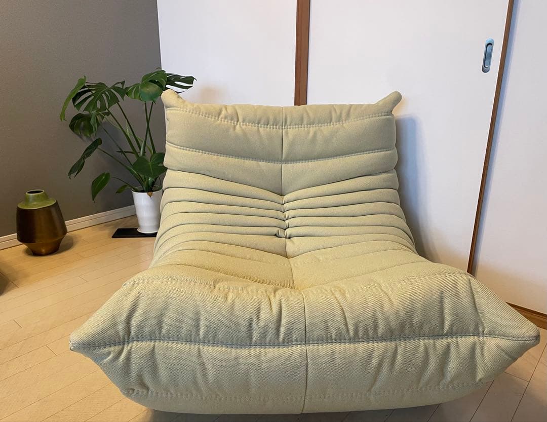 ligne roset トーゴ　ライトグリーンソファ