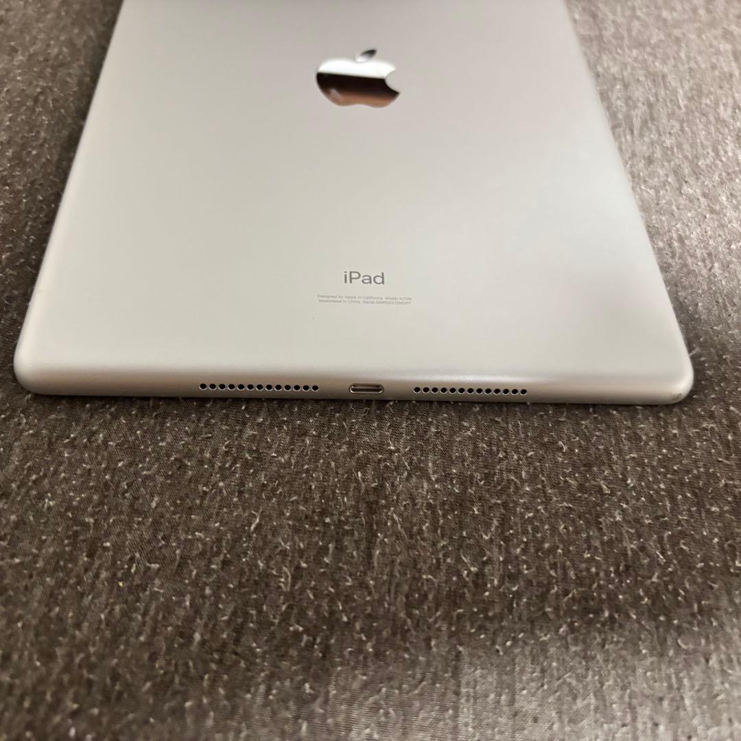 iPad 第7世代 128GB セルラーモデル SIMフリーキーボード付き