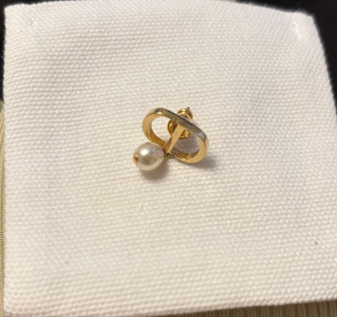 Dior ゴールド フープピアス パール付き