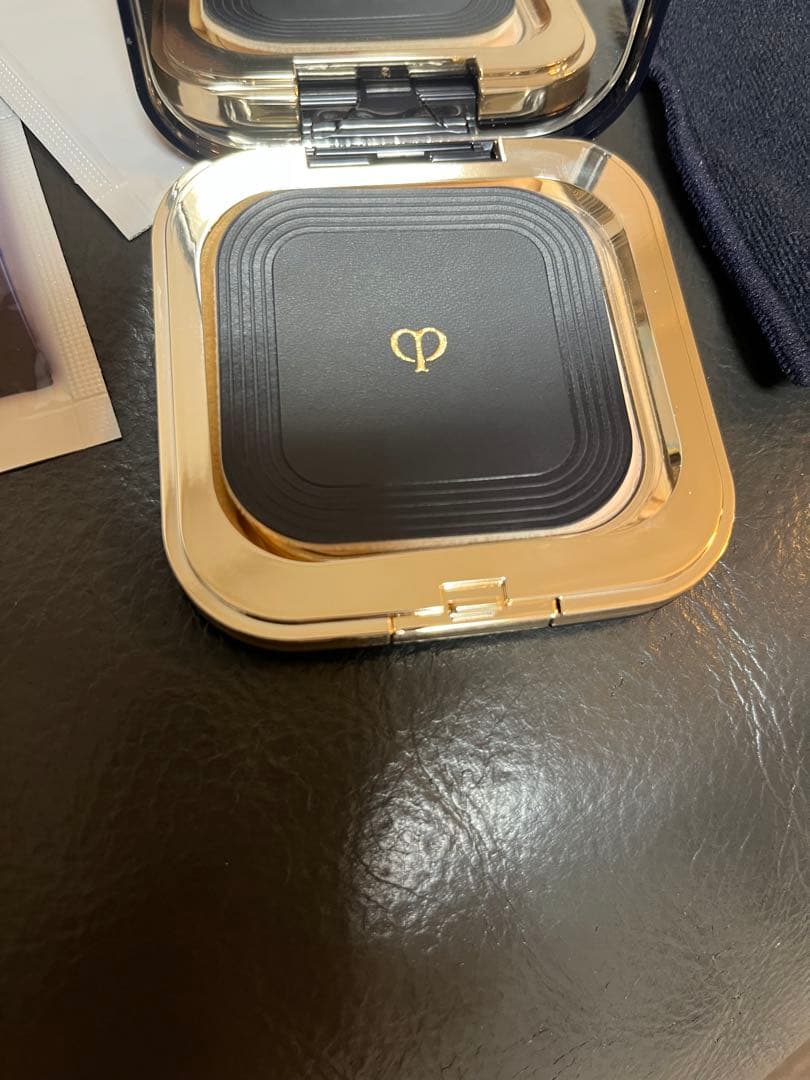 ふらふら様クレ・ド・ポー ボーテ プードルコンパクトエサンシエルn