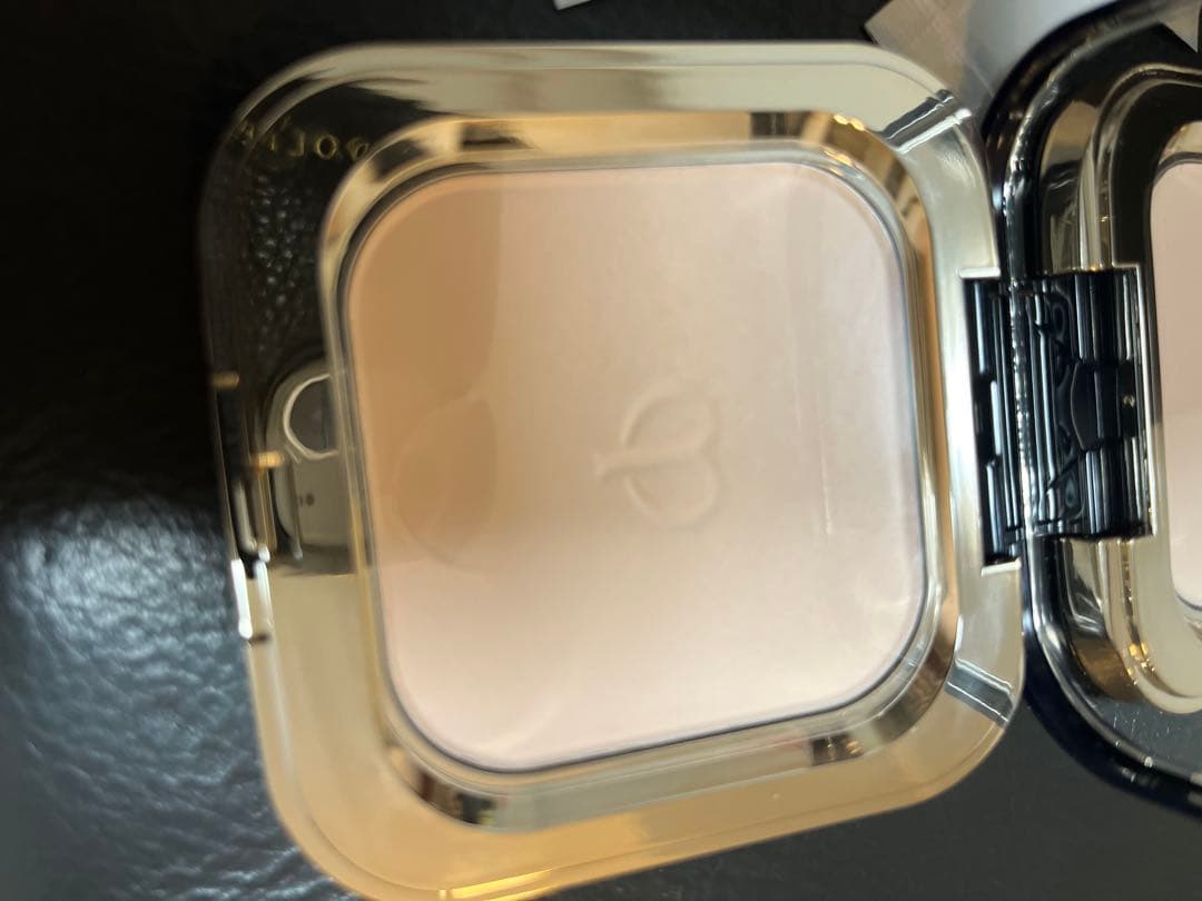 ふらふら様クレ・ド・ポー ボーテ プードルコンパクトエサンシエルn