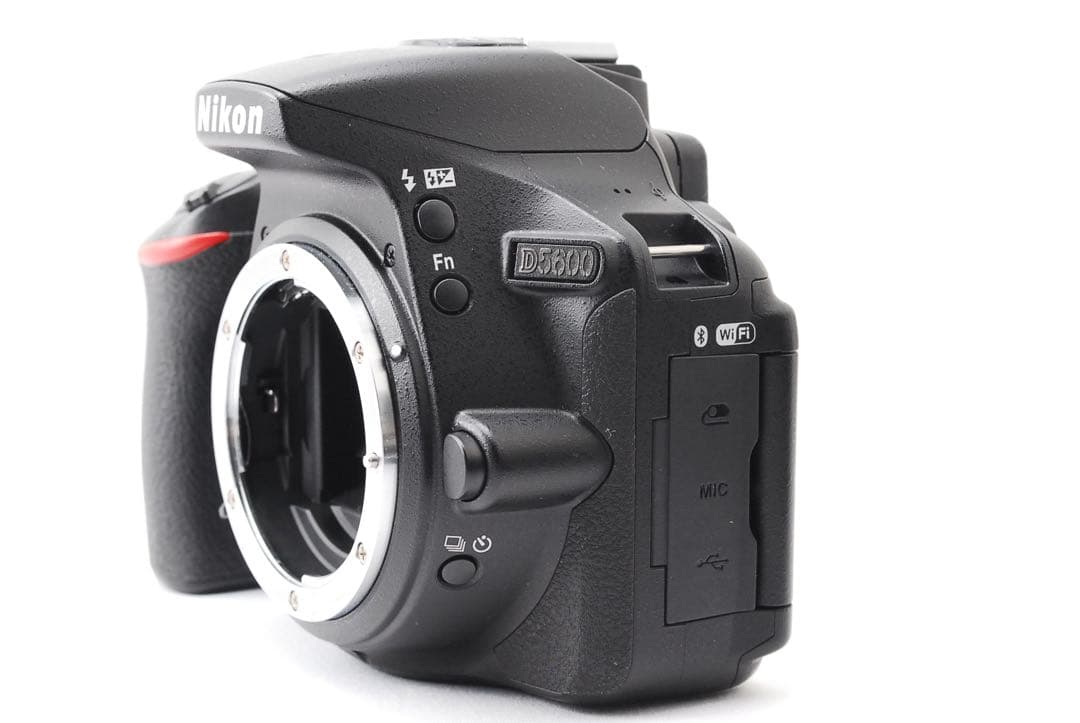 美品❤️Nikon D5600✨Wi-Fi Bluetoothスマホ転送 高画質