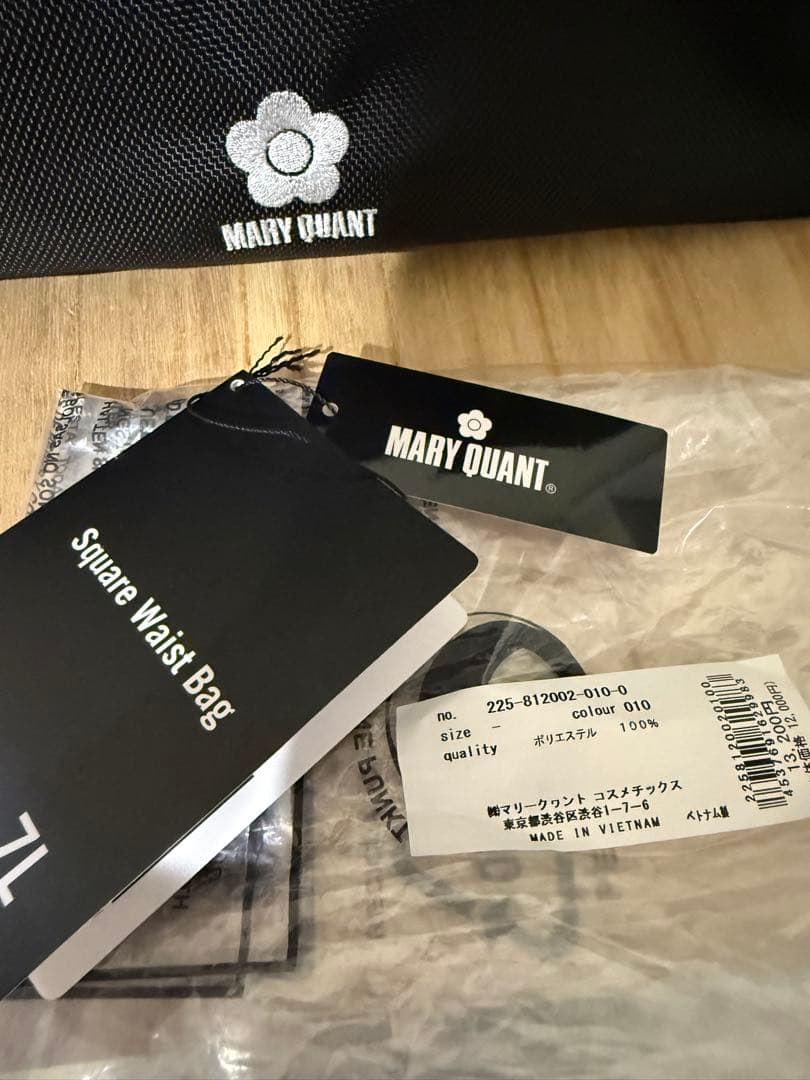 マリークワント NEWERA ボディバッグ