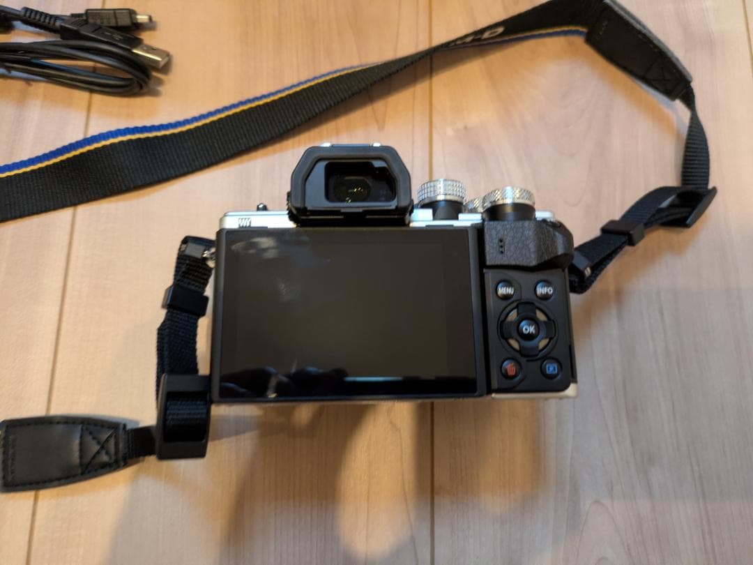 【美品・シャッター数888回】オリンパス OM-D E-M10 markⅡ