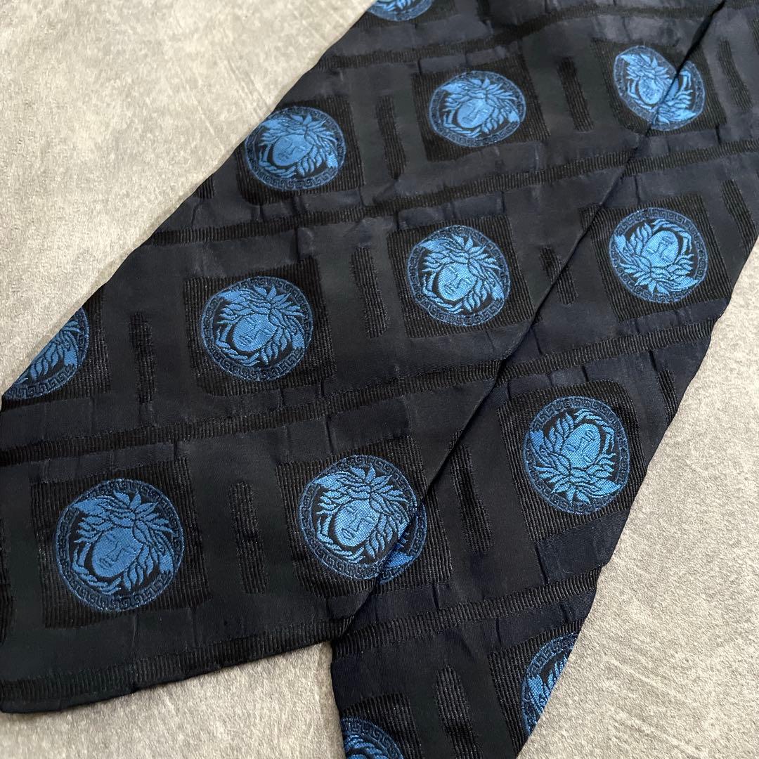 極上高級イタリア製ヴィンテージスーツ × GIANNI VERUSACEネクタイ