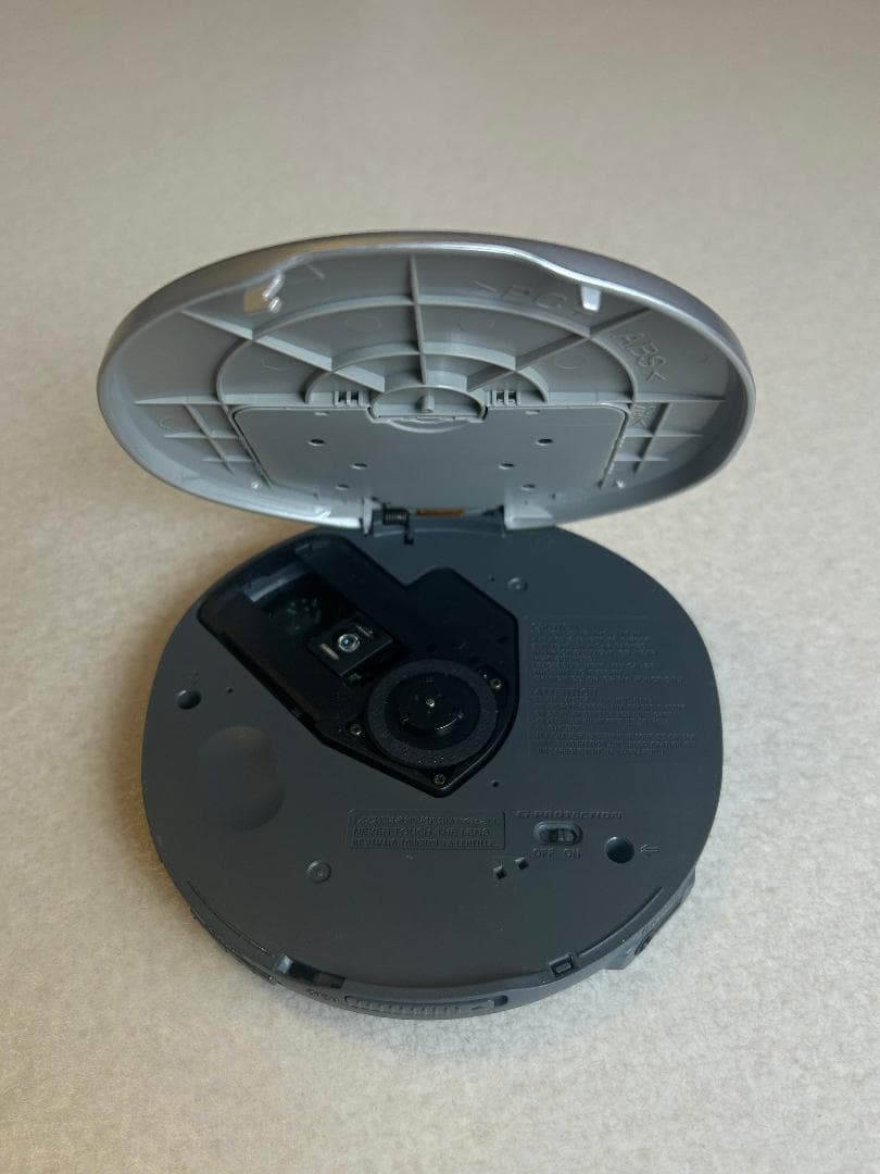 SONY ソニー CDウォークマン D-E660 （JVCイヤホン付き）