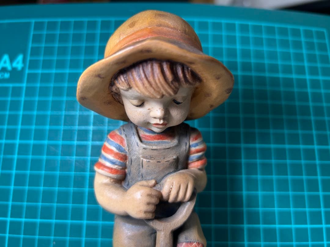 アンリ　ANRI 木彫　小さな庭師