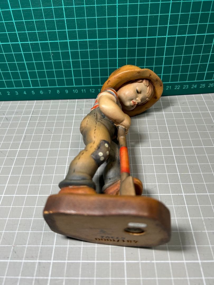 アンリ　ANRI 木彫　小さな庭師