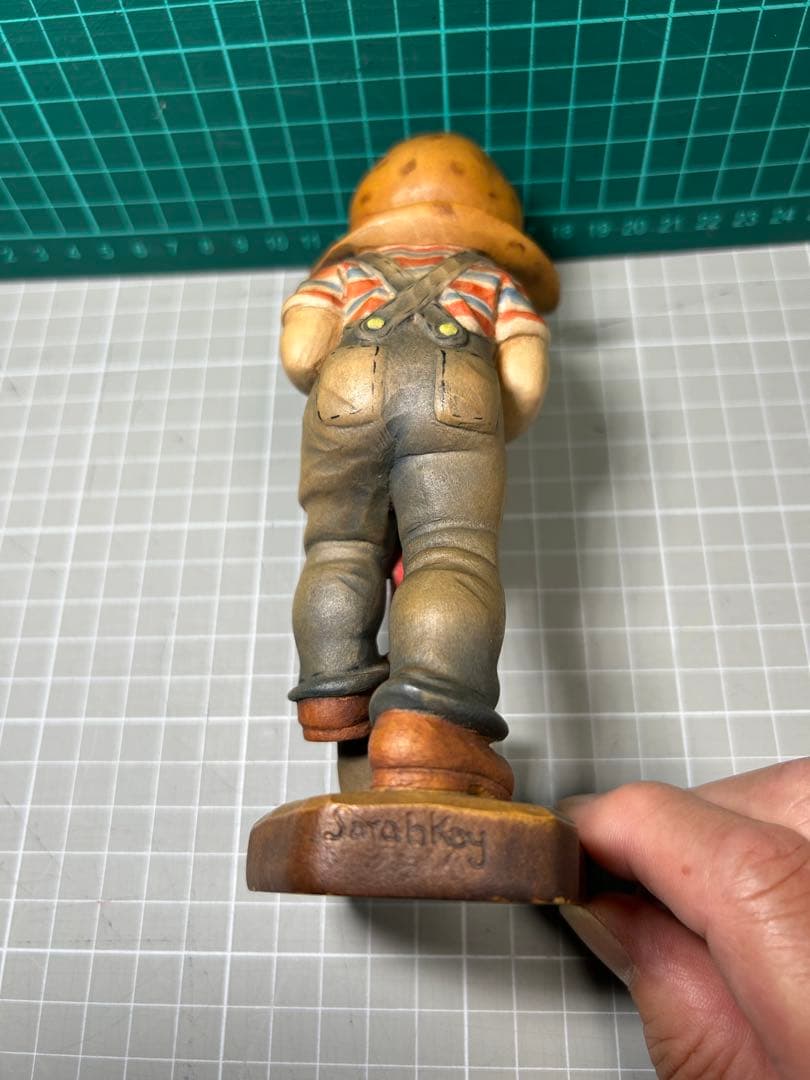 アンリ　ANRI 木彫　小さな庭師