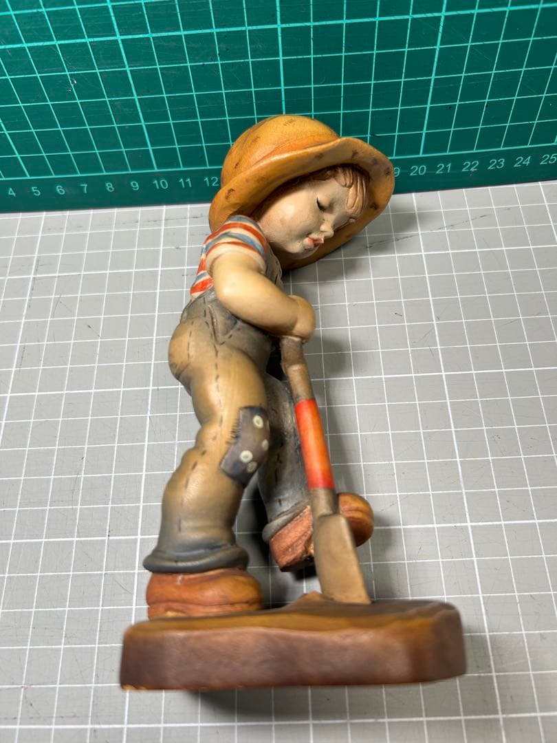 アンリ　ANRI 木彫　小さな庭師