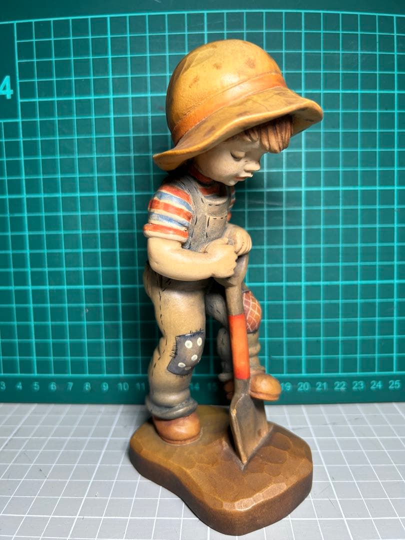 アンリ　ANRI 木彫　小さな庭師