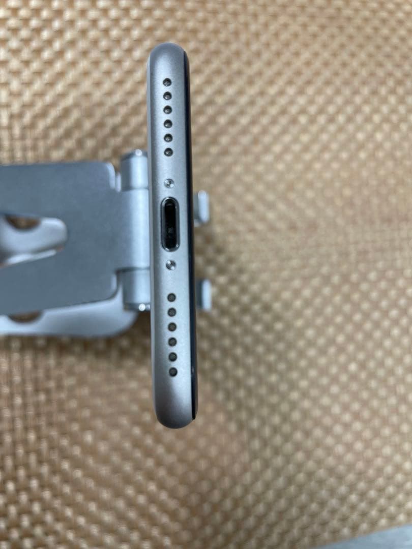 iPhone SE 第3世代 64 GB スターライトSIMフリー【7313】