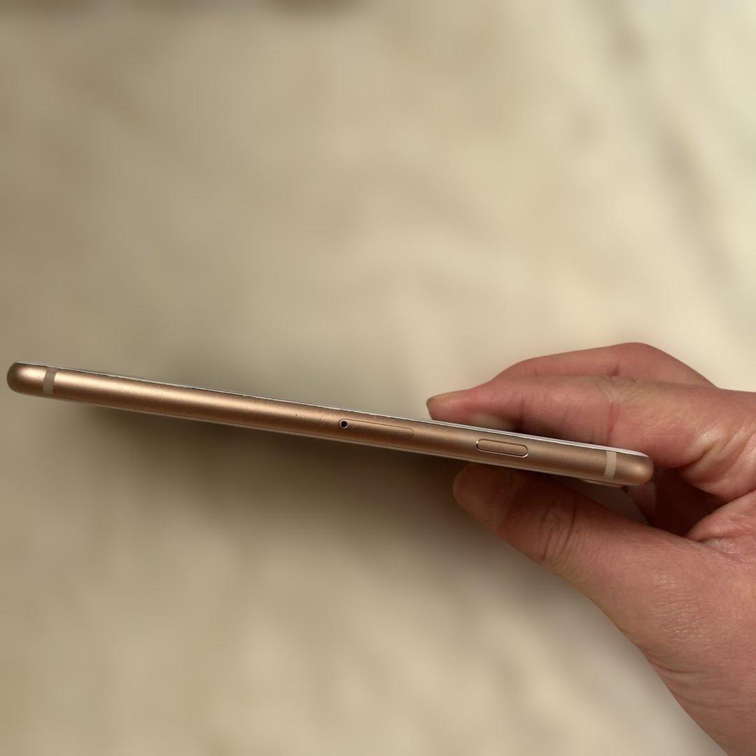 【機能不良無し】【外観美品】【64GB】iPhone8 色はベージュ？