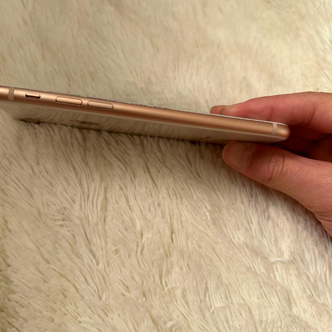 【機能不良無し】【外観美品】【64GB】iPhone8 色はベージュ？