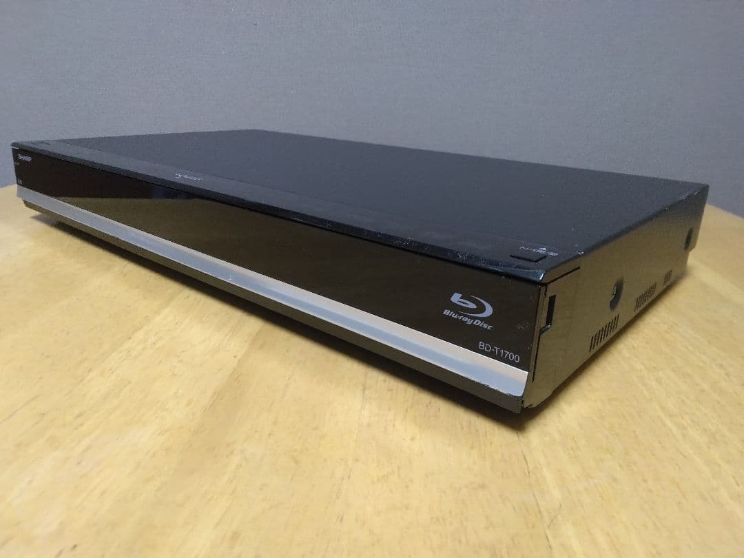SHARP ブルーレイレコーダー BDーT1700　 3番組同時録画　保証付