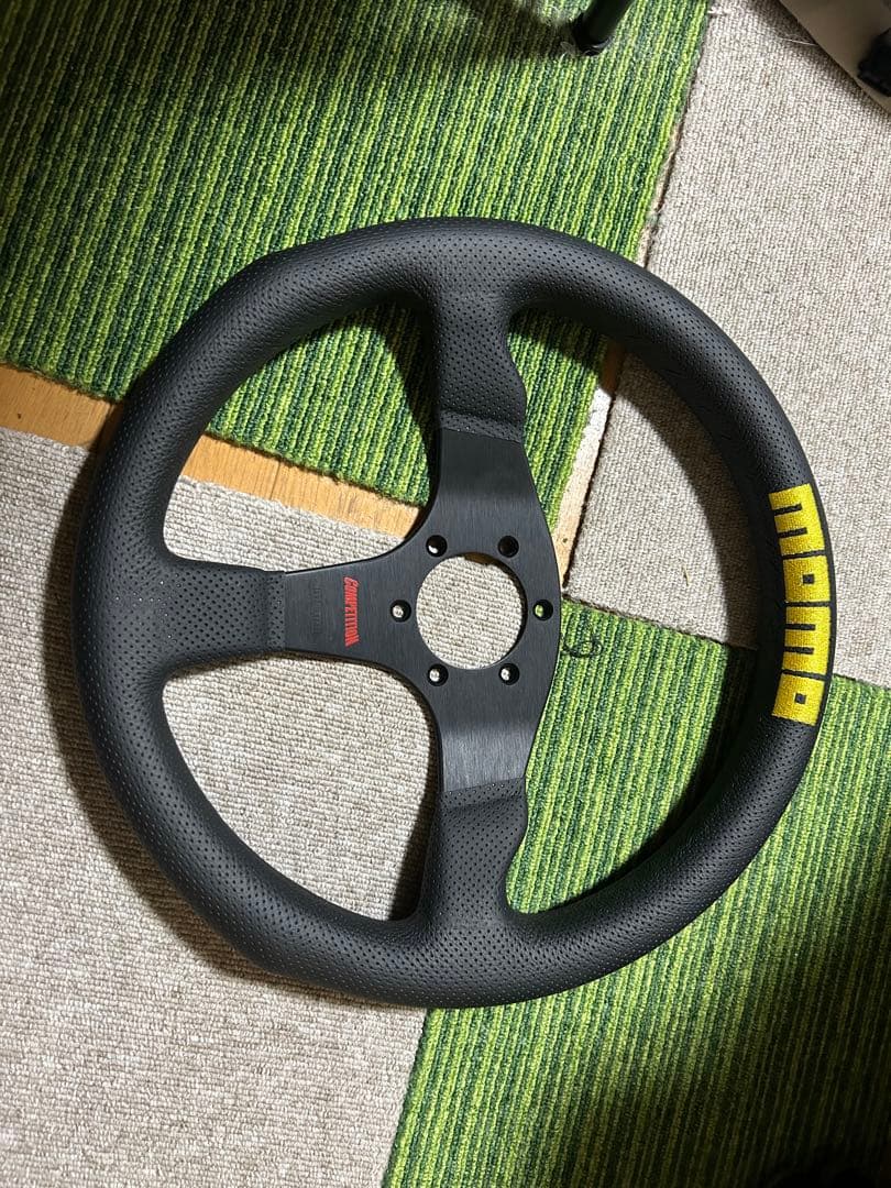 momo ステアリング　35π 箱あり