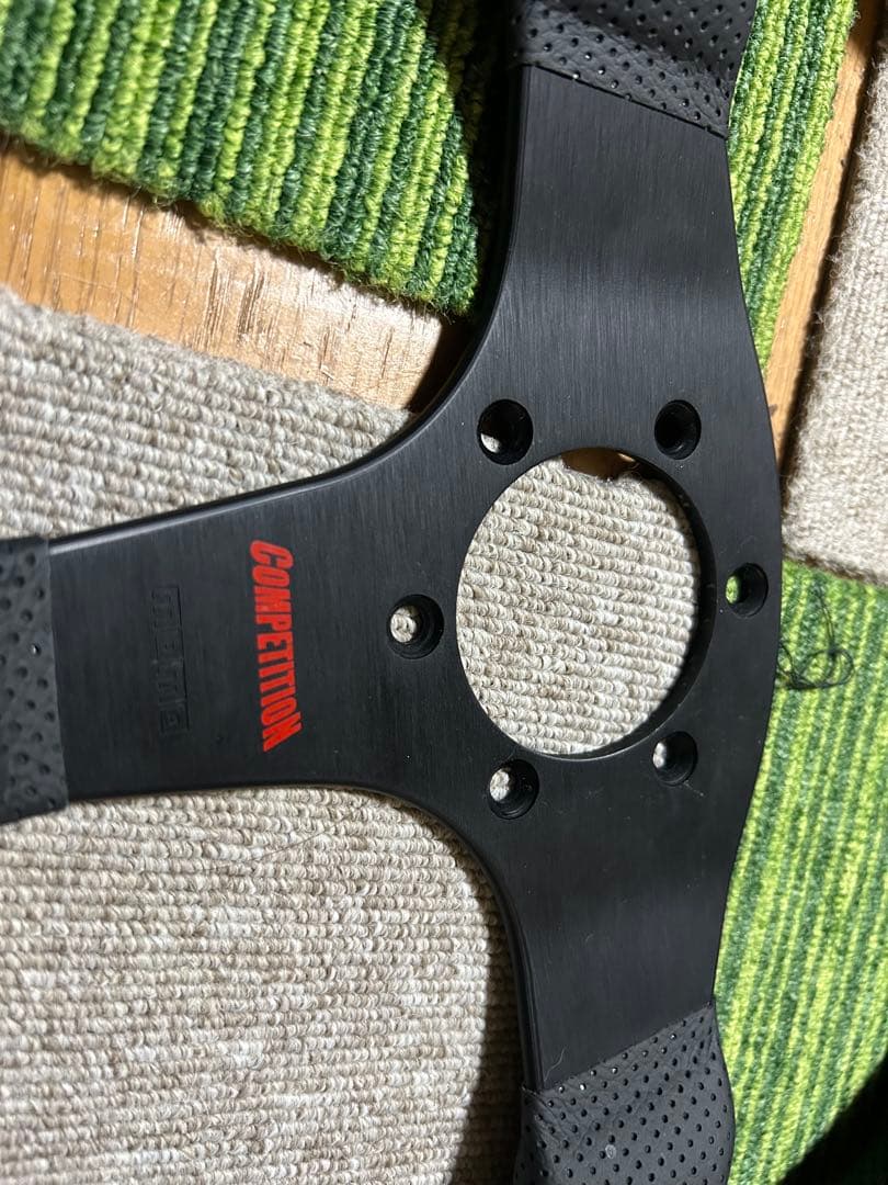 momo ステアリング　35π 箱あり