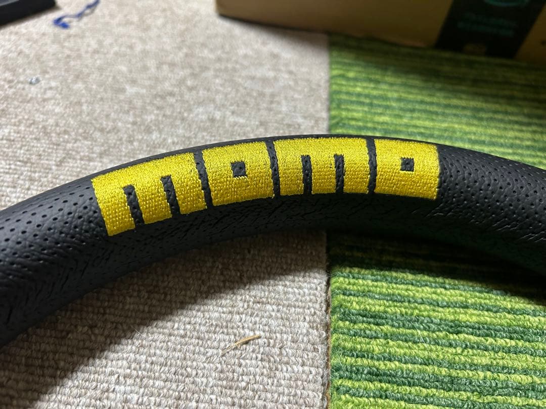 momo ステアリング　35π 箱あり
