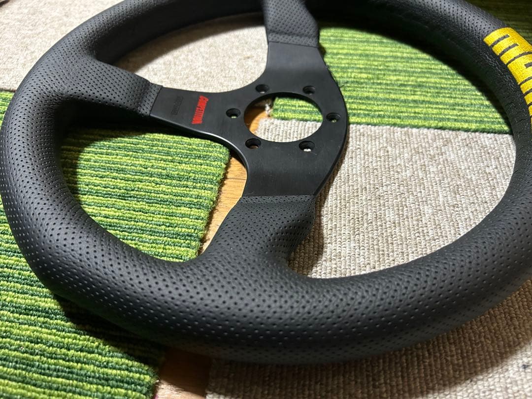 momo ステアリング　35π 箱あり