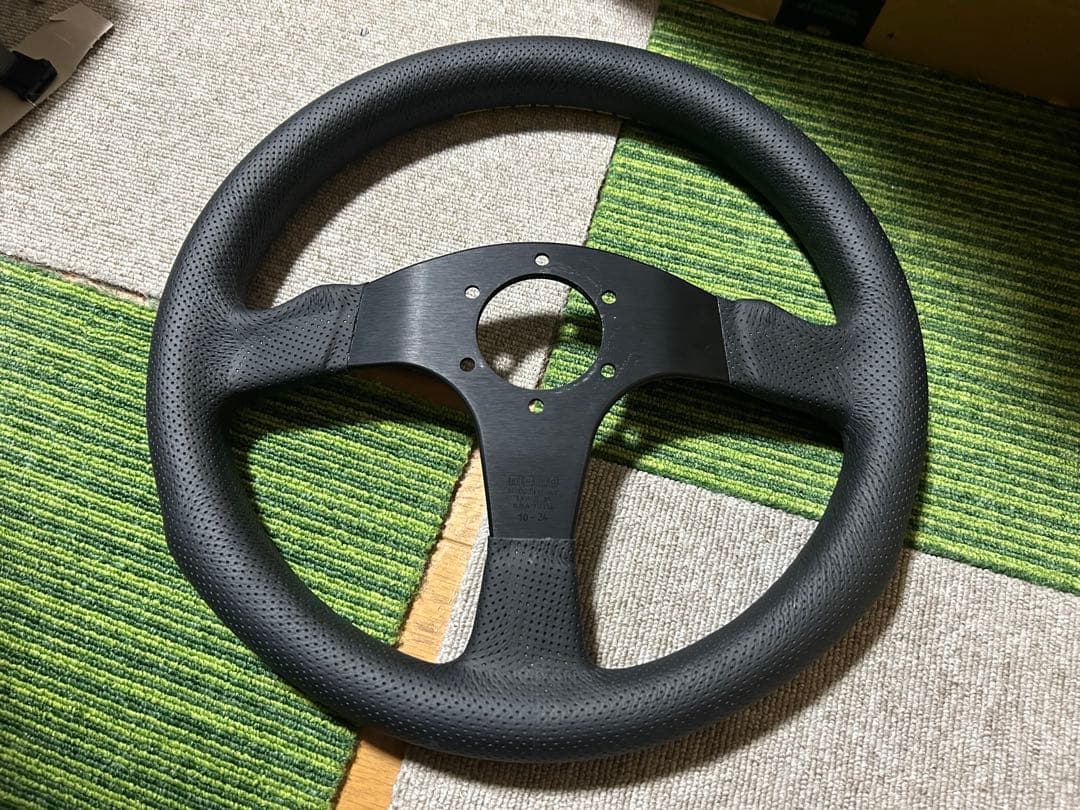 momo ステアリング　35π 箱あり