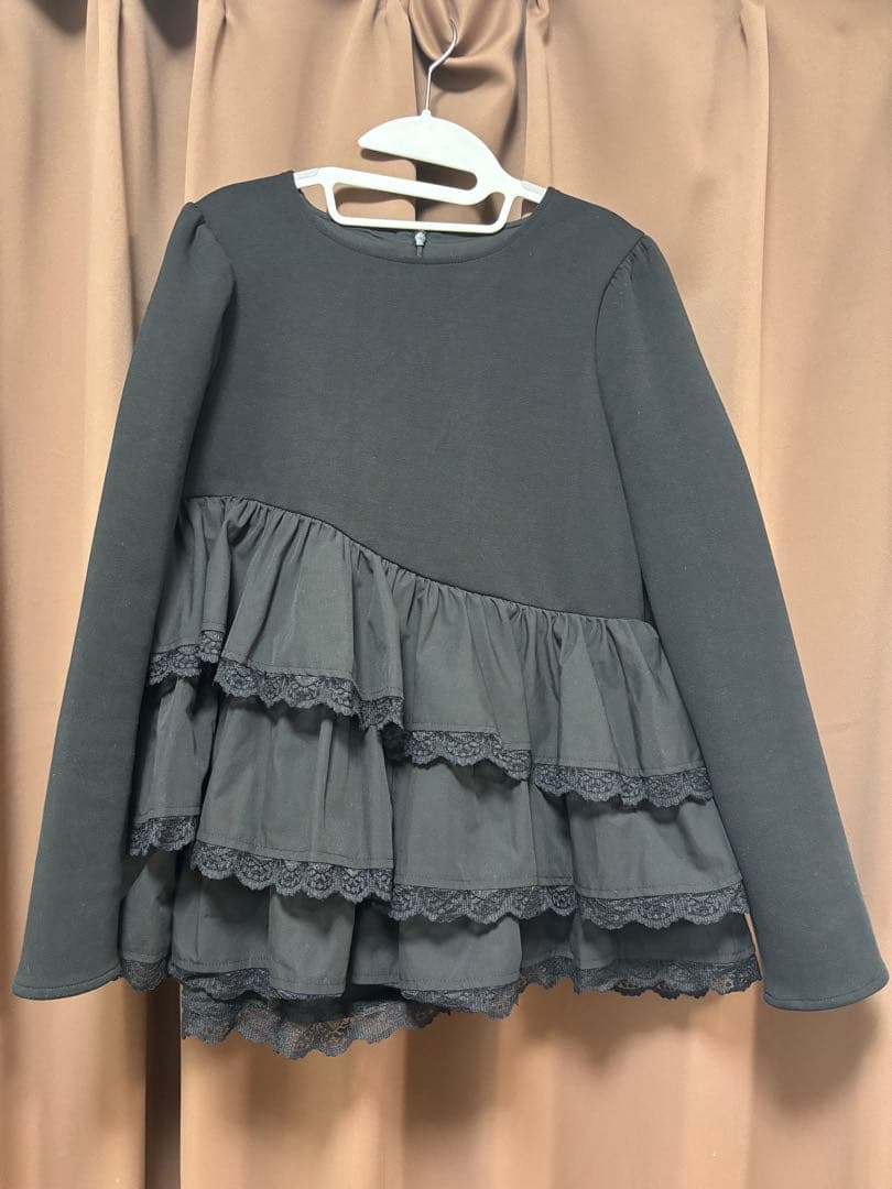 fitmore saayaコラボ　ボリュームフリルアシメトップス