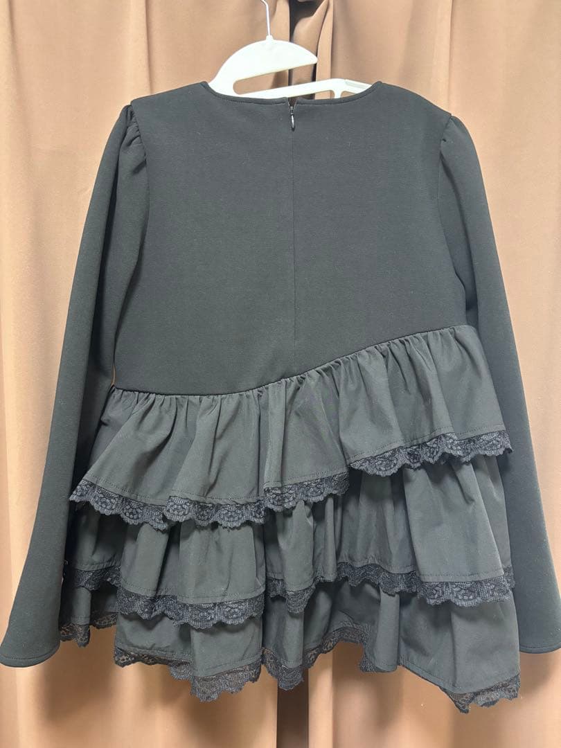 fitmore saayaコラボ　ボリュームフリルアシメトップス