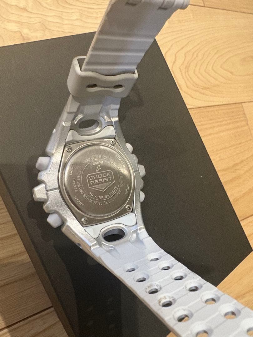 G-SHOCK GA-2000 シルバー 腕時計