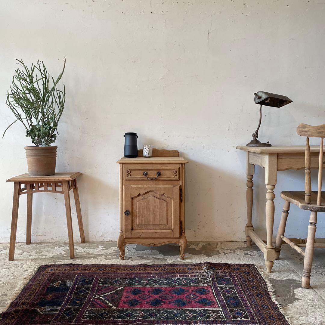 ベッドサイドドロワーキャビネット　ベッドサイドテーブル 剥離