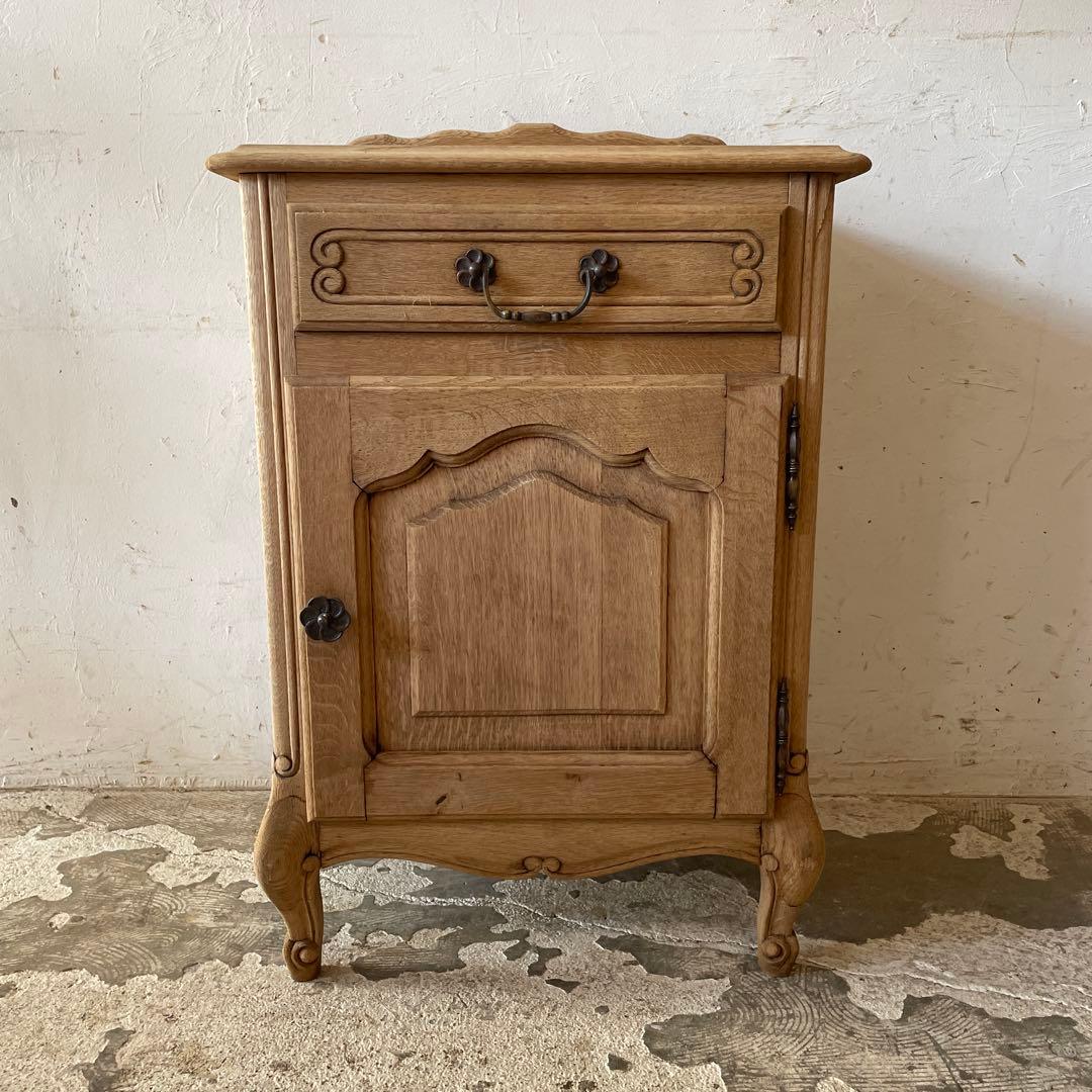 ベッドサイドドロワーキャビネット　ベッドサイドテーブル 剥離