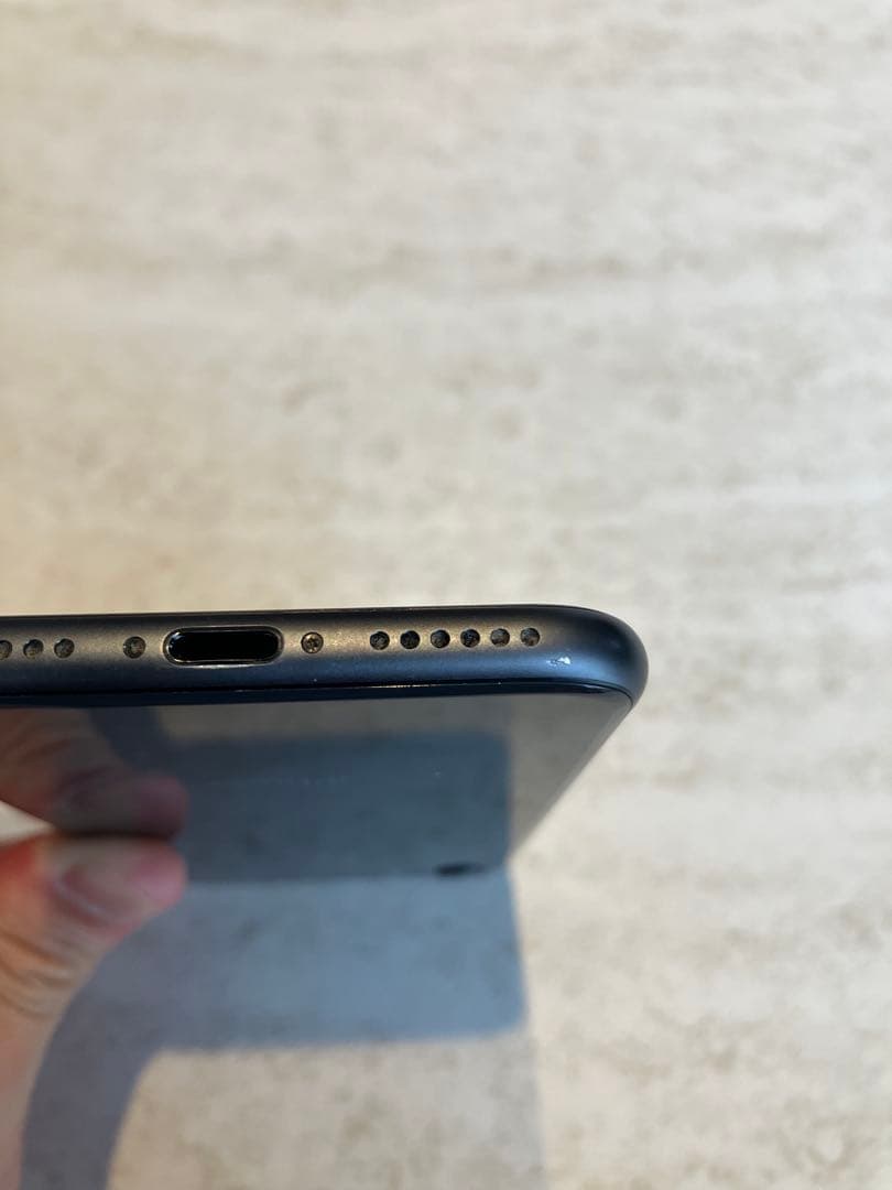 iPhone 8ブラック 画面ひび割れあり