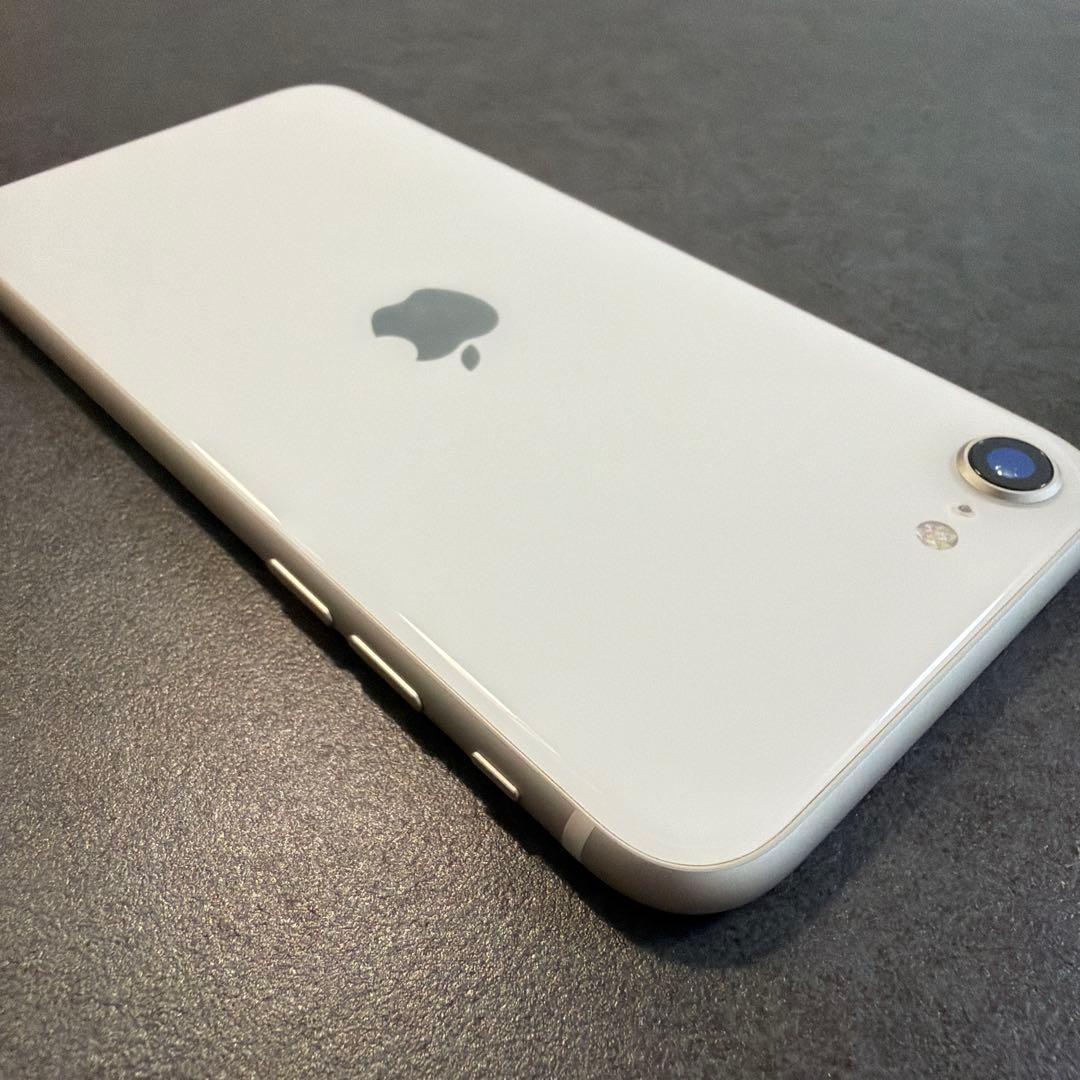 Apple iPhone SE (第3世代) 256GB 84%