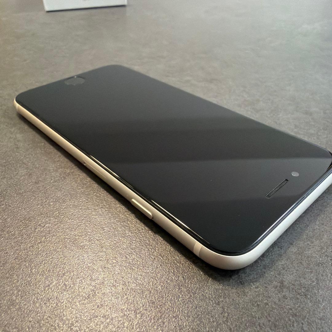 Apple iPhone SE (第3世代) 256GB 84%