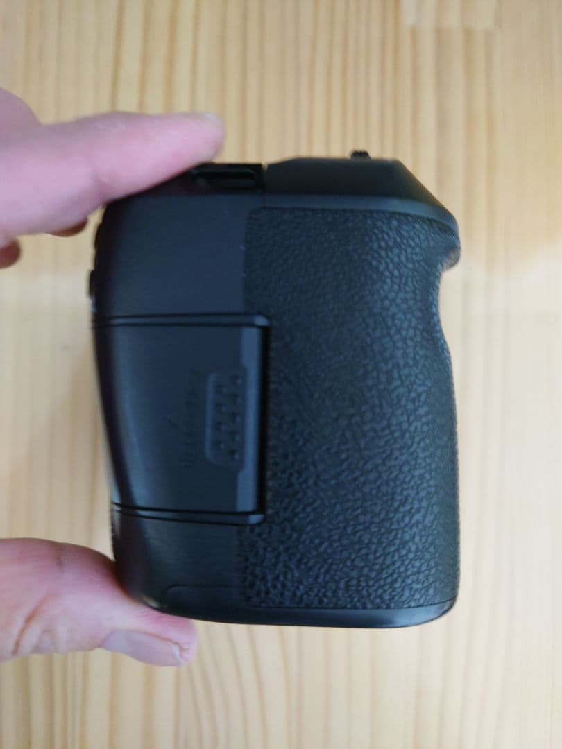 ★実用美品★ Canon キャノン EOS R ストラップ付き♪