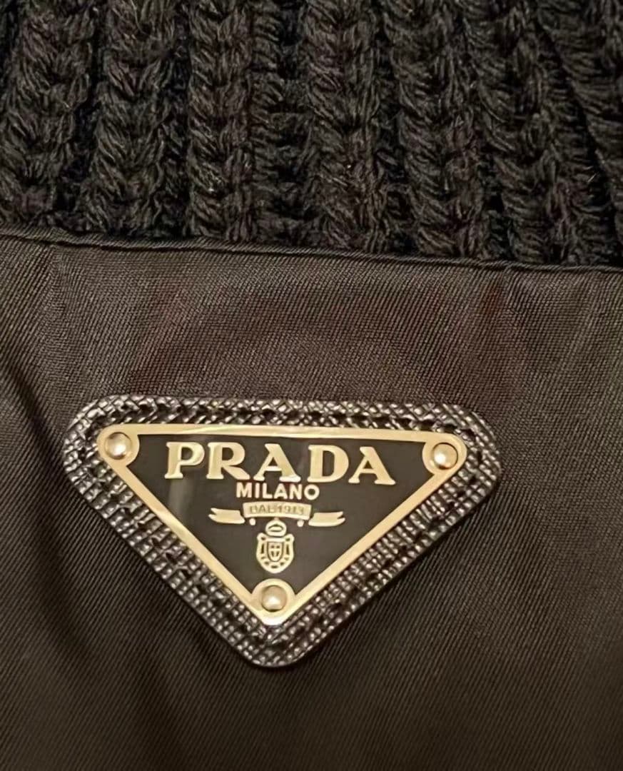 PRADA ブラックニット帽 新品同様