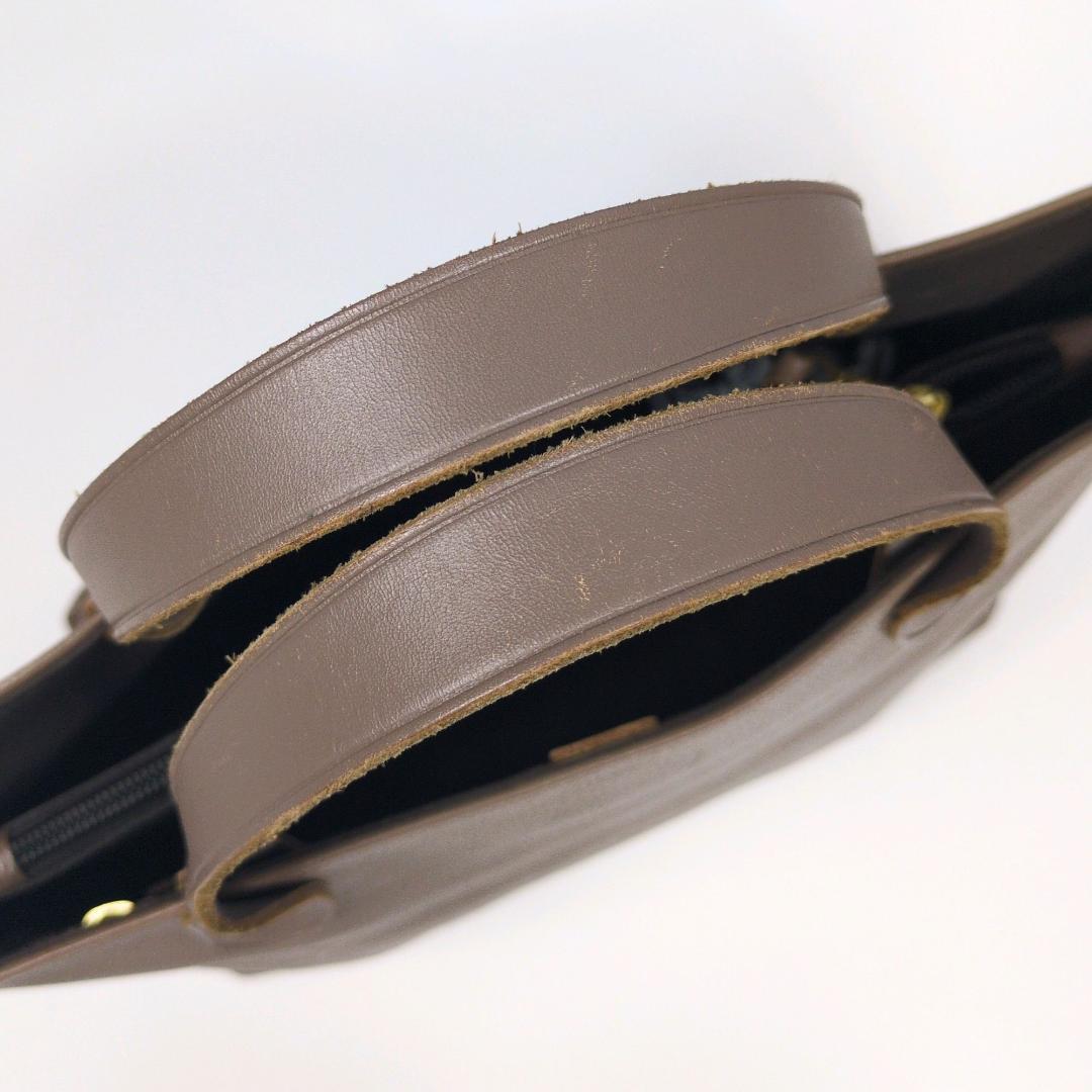 イルビゾンテ　ハンドバッグ　トートバッグ　レザー　グレージュ　ロゴ型押し