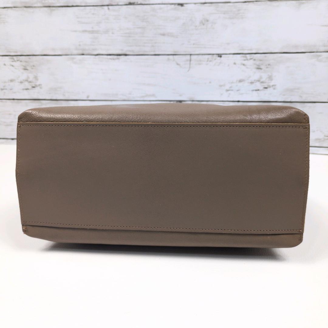 イルビゾンテ　ハンドバッグ　トートバッグ　レザー　グレージュ　ロゴ型押し